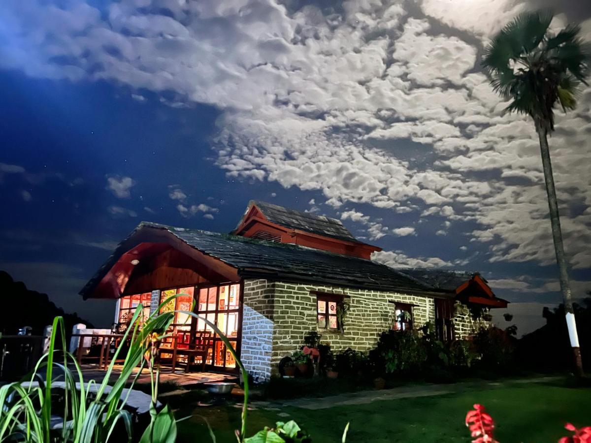 Es Deurali Resort Pokhara Zewnętrze zdjęcie
