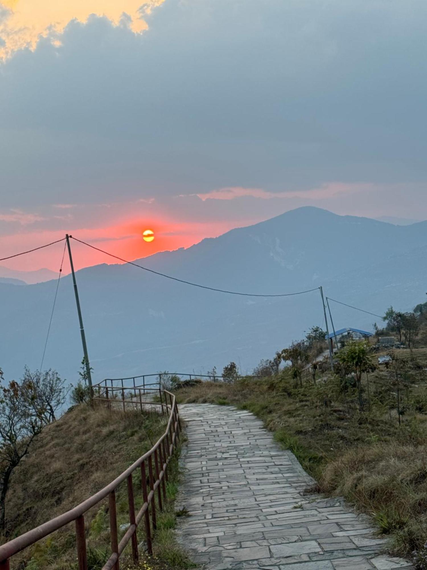 Es Deurali Resort Pokhara Zewnętrze zdjęcie