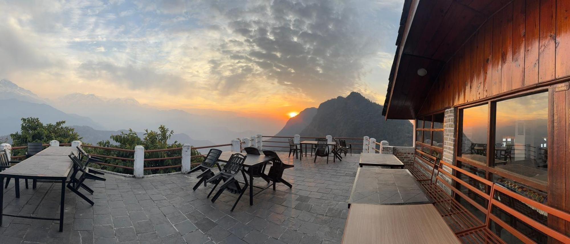 Es Deurali Resort Pokhara Zewnętrze zdjęcie