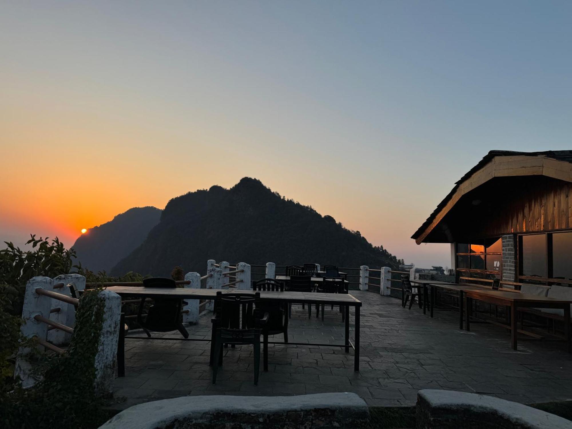 Es Deurali Resort Pokhara Zewnętrze zdjęcie