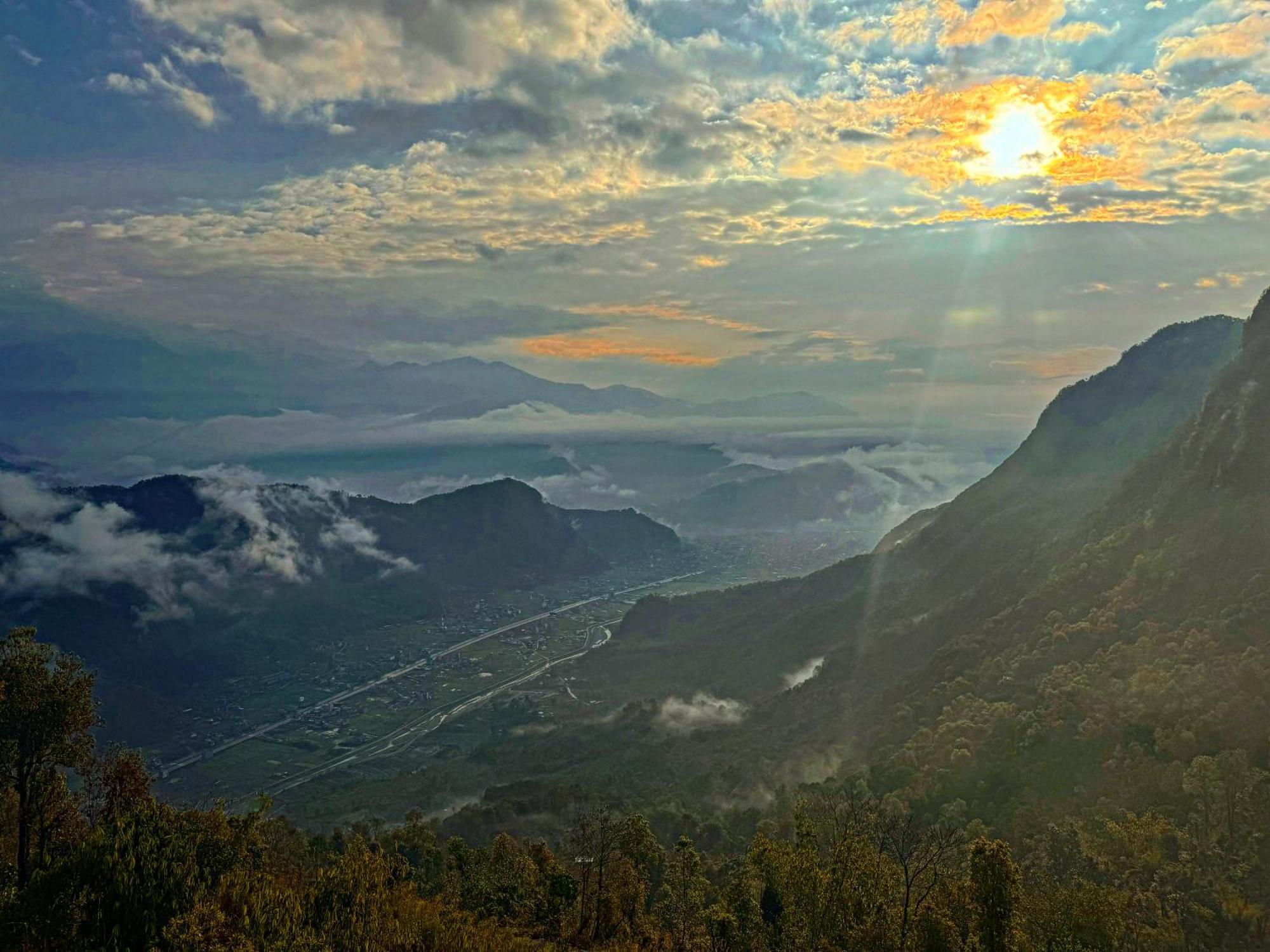 Es Deurali Resort Pokhara Zewnętrze zdjęcie