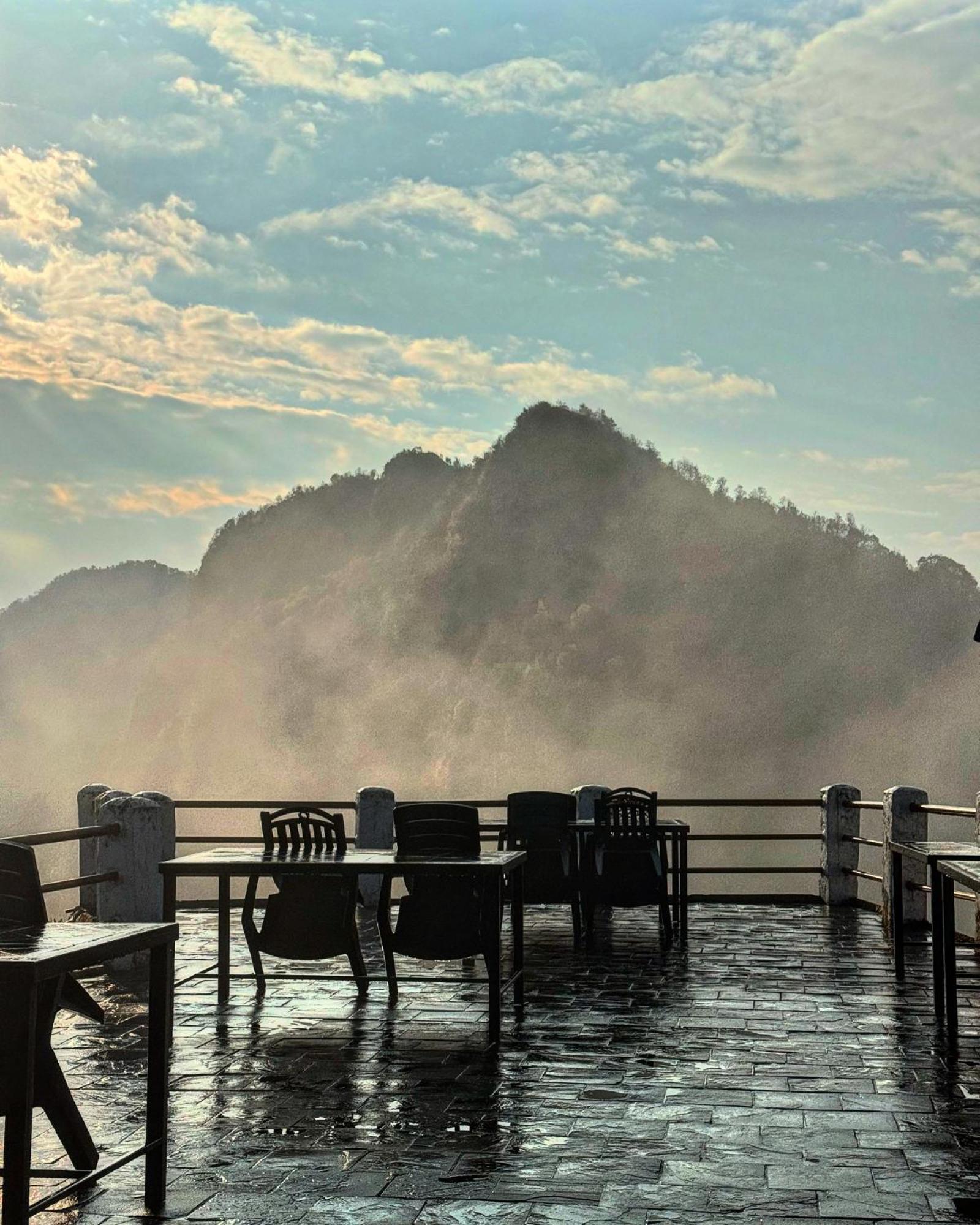 Es Deurali Resort Pokhara Zewnętrze zdjęcie
